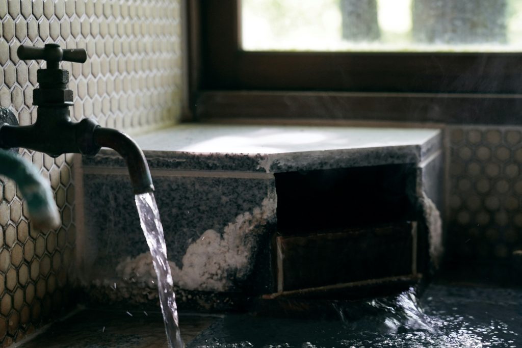 Hot spring faucet